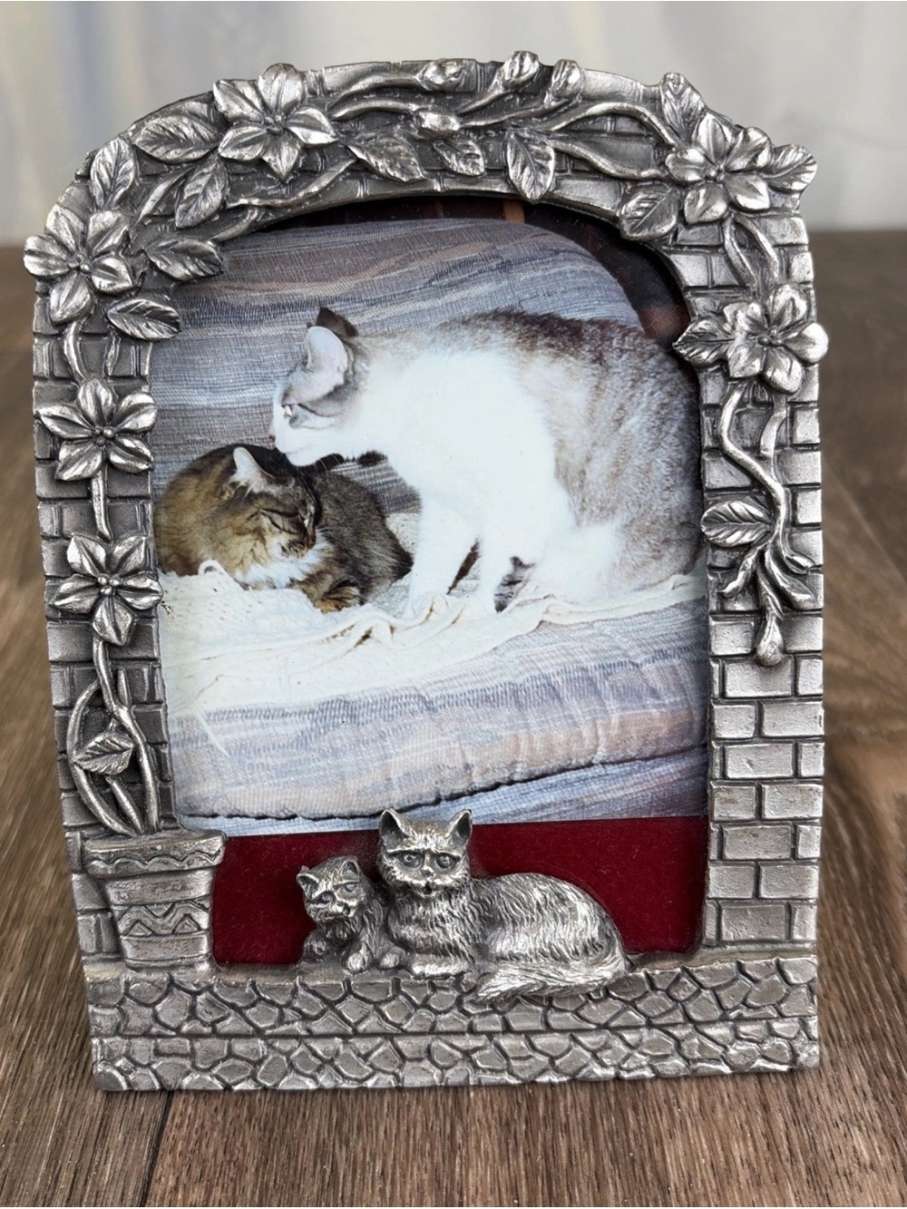 Pewter Cat Photo Picture Frame Floral Vine Kitties in Window Holds 4.25”x3.5”